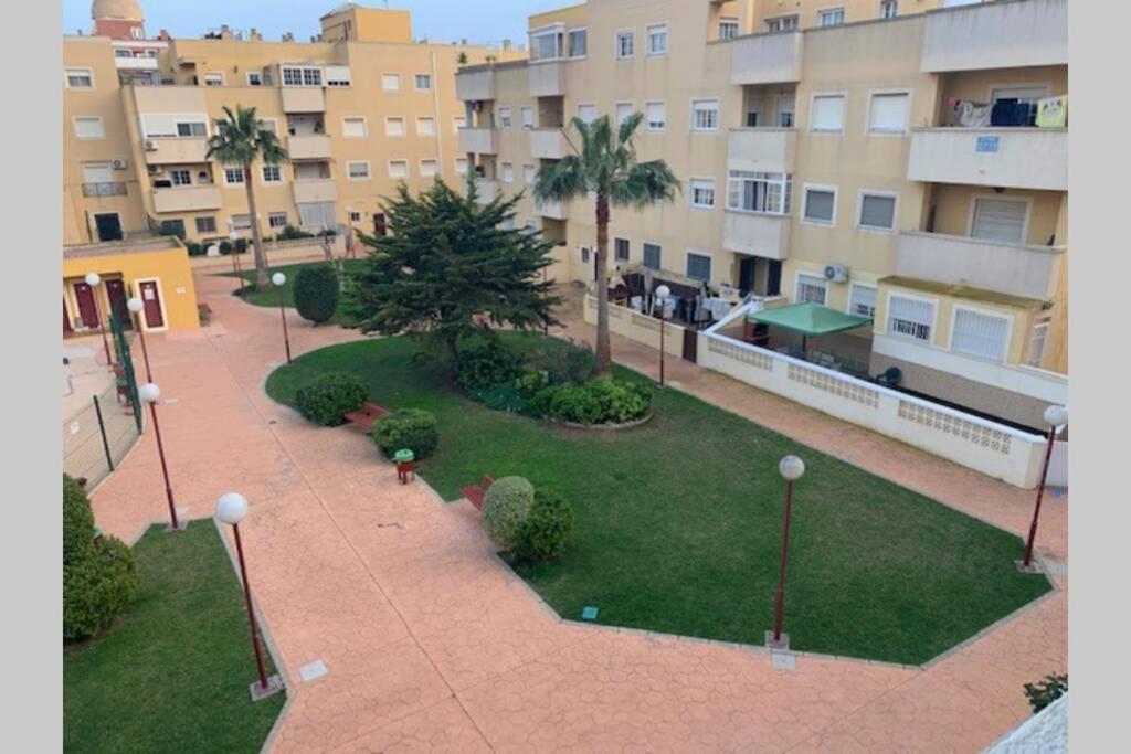 Apartamento 3 Dormitorios En La Playa De Almeria. Roquetas de Mar Dış mekan fotoğraf